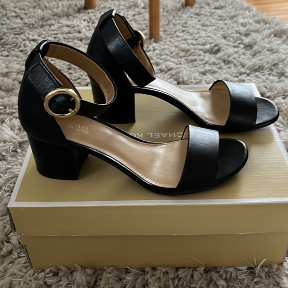 MICHAEL KORS  Black Leather Sandal - Picture 7 of 10
